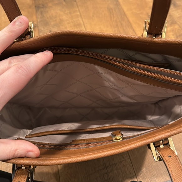 Michael Kors Mini Jet Set Medium Tote - Picture 8 of 8